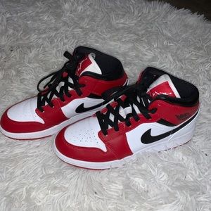 Air Jordan 1 Chicago Mid